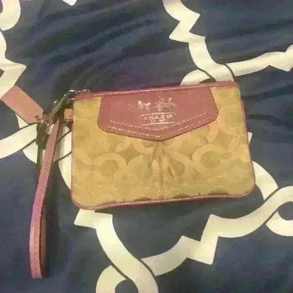 Authentic Coach wristlet - Picture 1 of 3